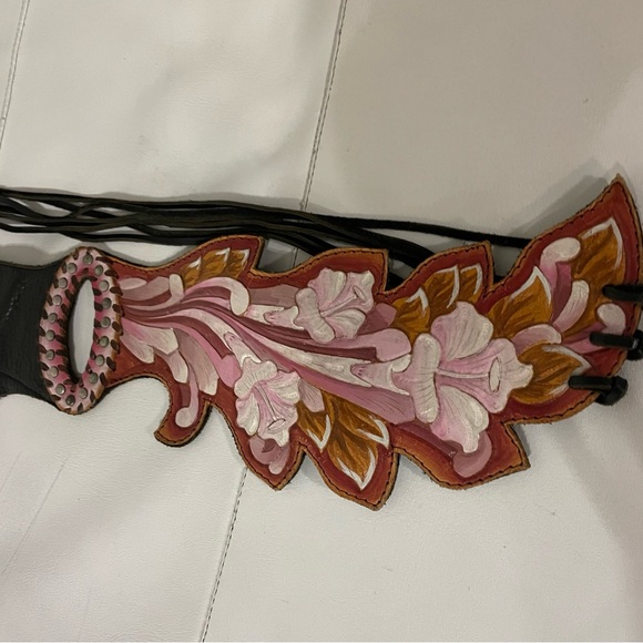 Beautiful hand tooled Country Western dark brown leather utility belt - Picture 4 of 12